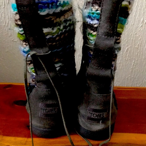 TOMS Nepal Knit Warm Suede Boots. Size 6 1/2. - Picture 4 of 4